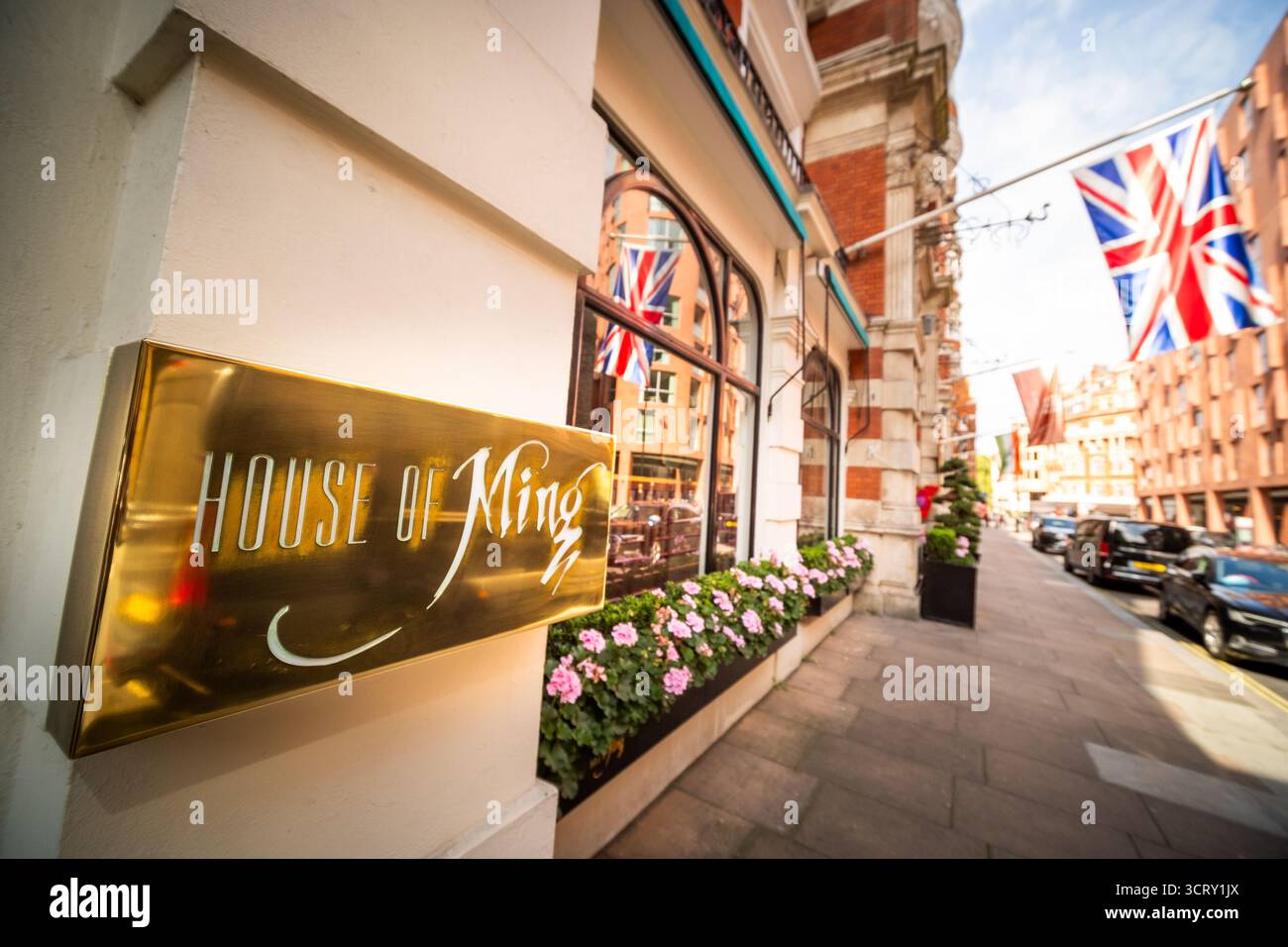 LONDON, 23. AUGUST 2025: Das House of Ming ist ein chinesisches Restaurant in Westminster, London, das sich im luxuriösen St. James' Court, einem Taj Hotel, befindet Stockfoto
