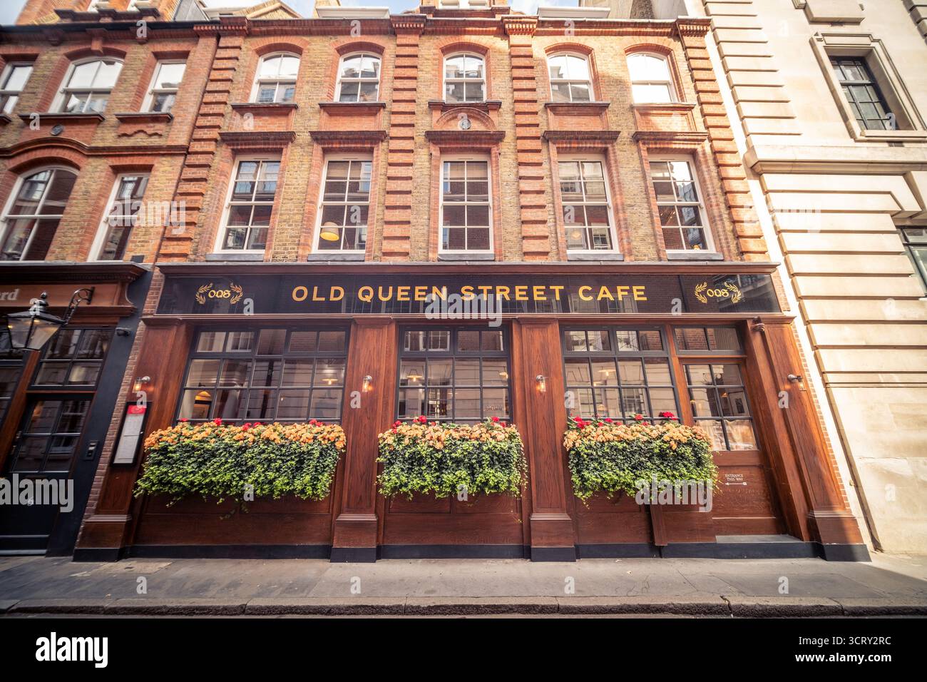 LONDON, 23. AUGUST 2025: Das Old Queen Street Cafe ist eine britische Brasserie in Westminster. In Verbindung mit der politischen Zeitschrift UnHerd. Stockfoto