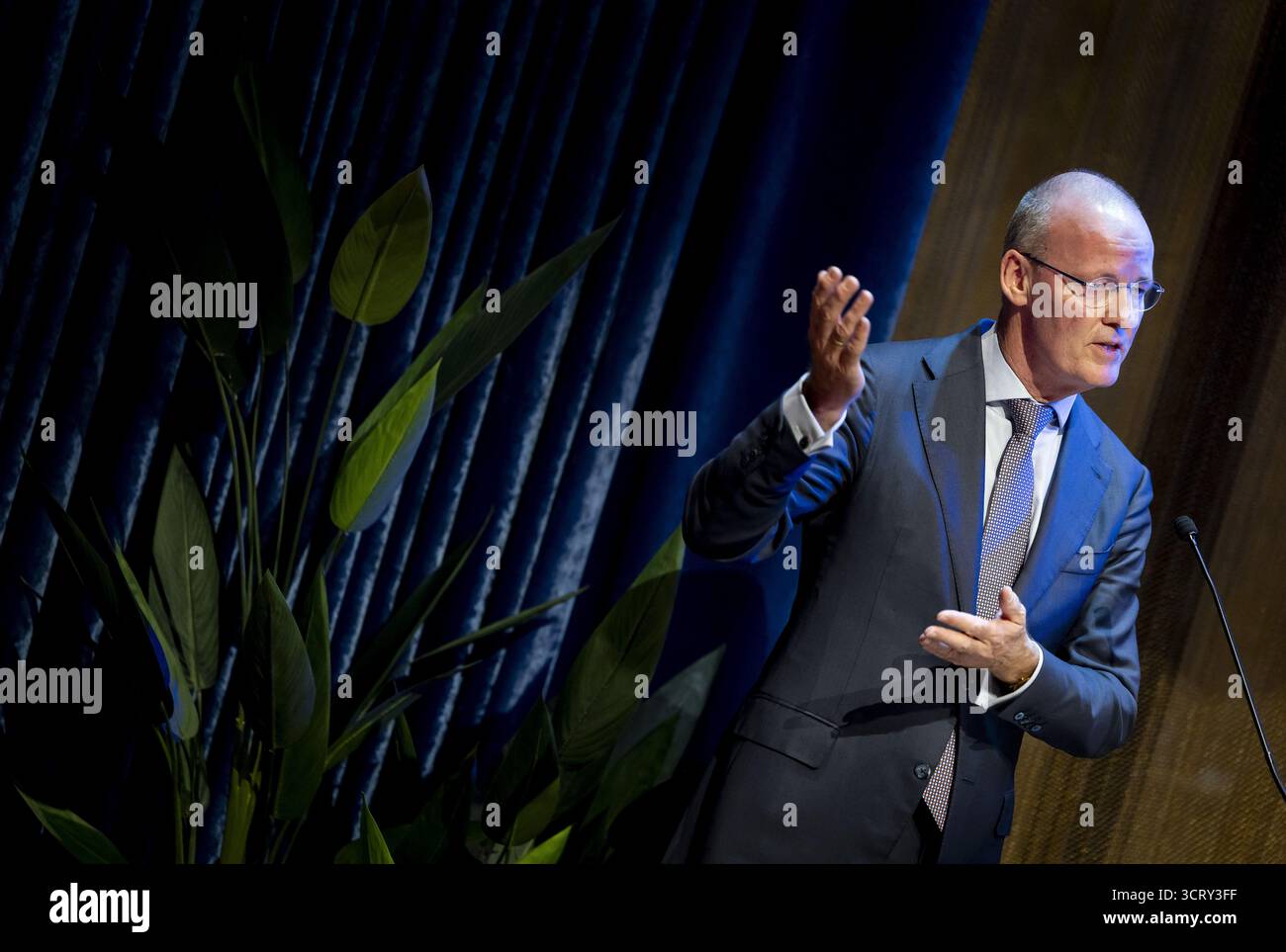 AMSTERDAM - Klaas Knot während seiner Abschiedsrede beim Abschiedssymposium für den scheidenden Präsidenten der de Nederlandsche Bank. ANP KOEN VAN WEEL niederlande Out - belgien Out Credit: ANP/Alamy Live News Stockfoto