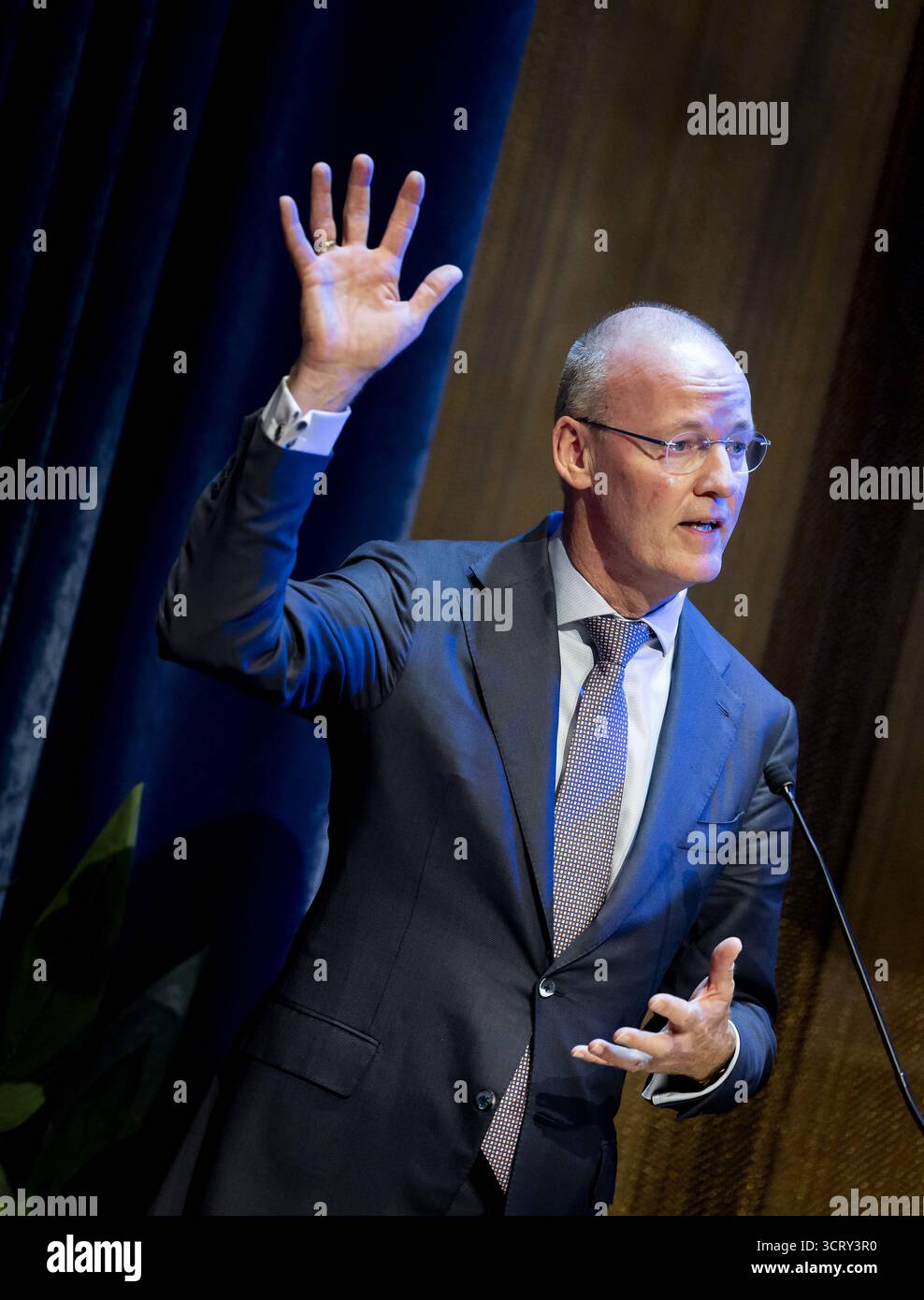 AMSTERDAM - Klaas Knot während seiner Abschiedsrede beim Abschiedssymposium für den scheidenden Präsidenten der de Nederlandsche Bank. ANP KOEN VAN WEEL niederlande Out - belgien Out Credit: ANP/Alamy Live News Stockfoto