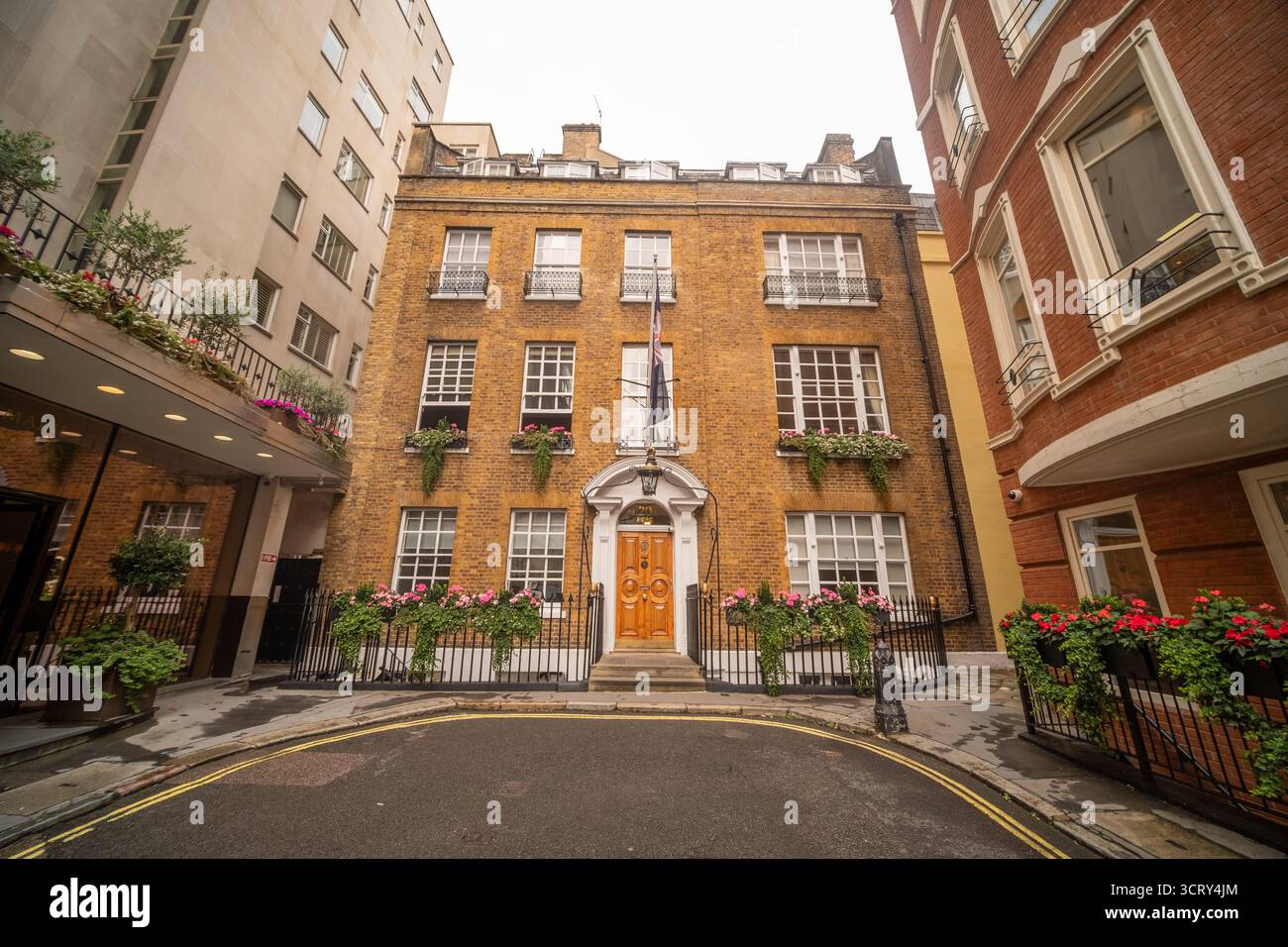 LONDON, 26. AUGUST 2025: Royal Ocean Racing Club in 20 St. James's Place, Mayfair. Privater Mitgliederclub in georgianischem Stadthaus Stockfoto