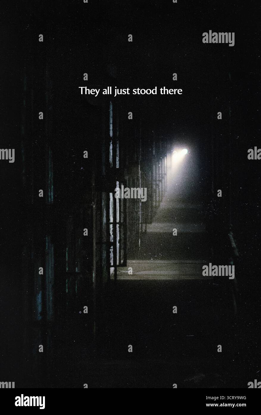 Shelby Oaks (2025) von Chris Stuckmann mit Camille Sullivan, Brendan Sexton III und Michael Beach. Eine Frau sucht nach ihrer vermissten Schwester, in einer verlassenen Stadt. NUR ZUR REDAKTIONELLEN VERWENDUNG des US-Advance-Posters. Quelle: BFA/Neon Stockfoto