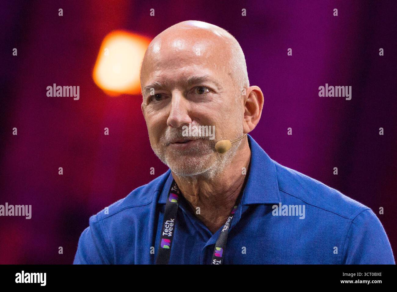 Turin, Italien. Oktober 2025. US-amerikanischer Geschäftsmann Jeff Bezos auf der Bühne der Italienischen Tech Week 2025. Quelle: Marco Destefanis/Alamy Live News Stockfoto