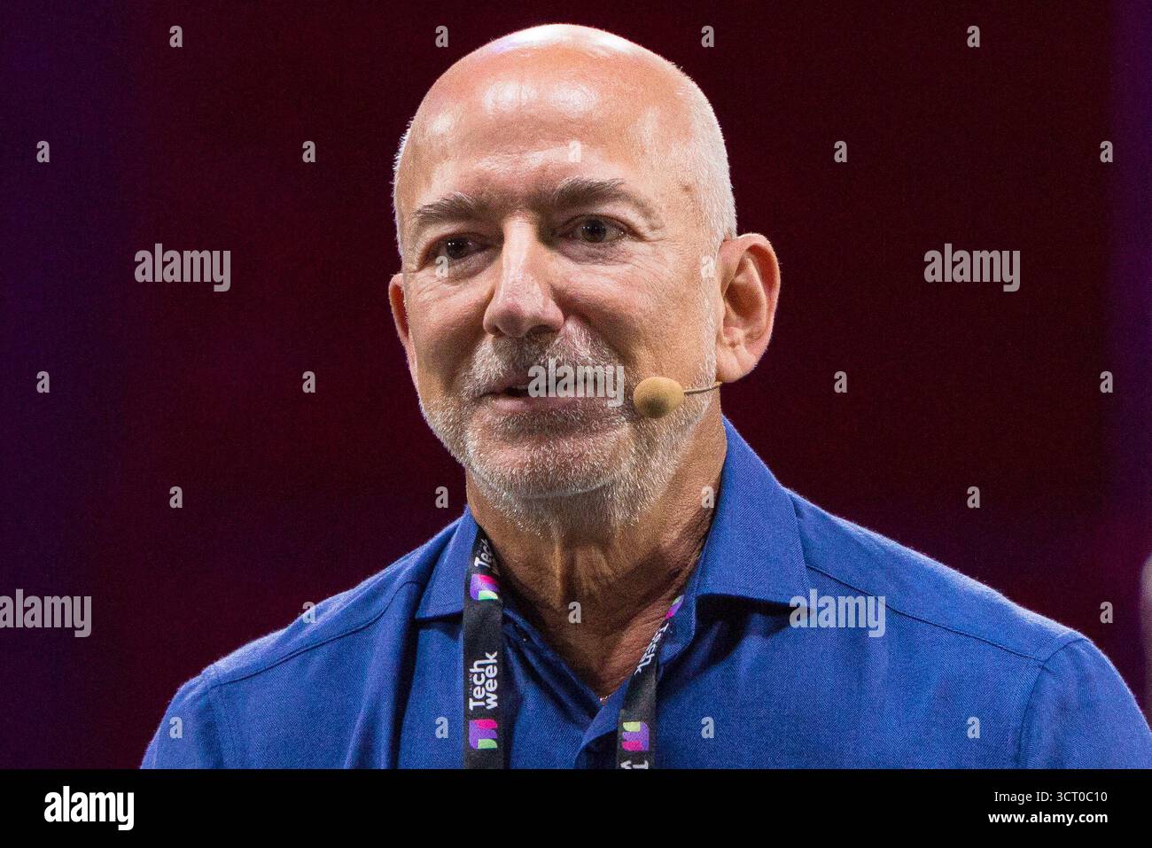 Turin, Italien. Oktober 2025. US-amerikanischer Geschäftsmann Jeff Bezos auf der Bühne der Italienischen Tech Week 2025. Quelle: Marco Destefanis/Alamy Live News Stockfoto