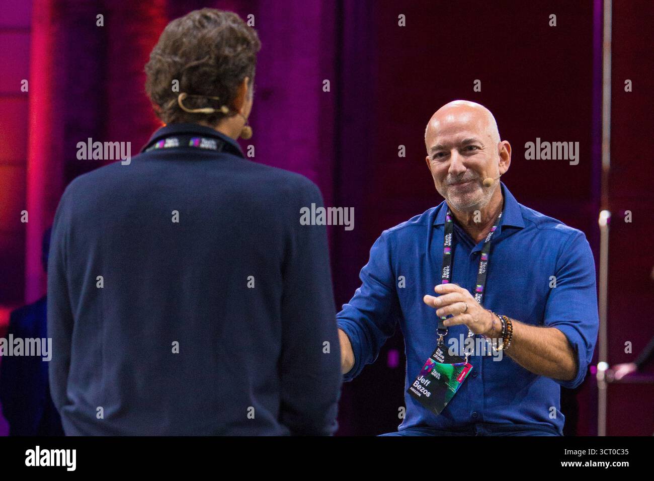 Turin, Italien. Oktober 2025. US-amerikanischer Geschäftsmann Jeff Bezos auf der Bühne der Italienischen Tech Week 2025. Quelle: Marco Destefanis/Alamy Live News Stockfoto