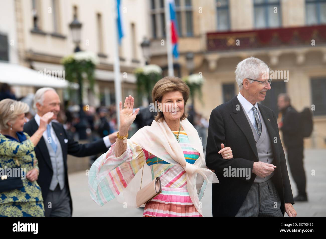 Prinzessin Margaretha und Prinz Nikolaus von Liechtenstein vor dem großherzoglichen Palast, Feier der Thronbesteigung von Großherzog Guillaume, Luxem Stockfoto