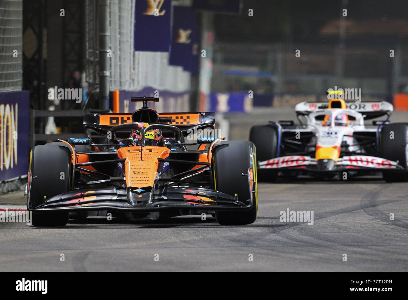 Singapur, Singapur. Oktober 2025. McLarens australischer Fahrer Oscar Piastri fährt während des zweiten Trainings des Formel-1-Grand Prix 2025 in Singapur am 3. Oktober 2025. Quelle: Xin Jiapo/Xinhua/Alamy Live News Stockfoto