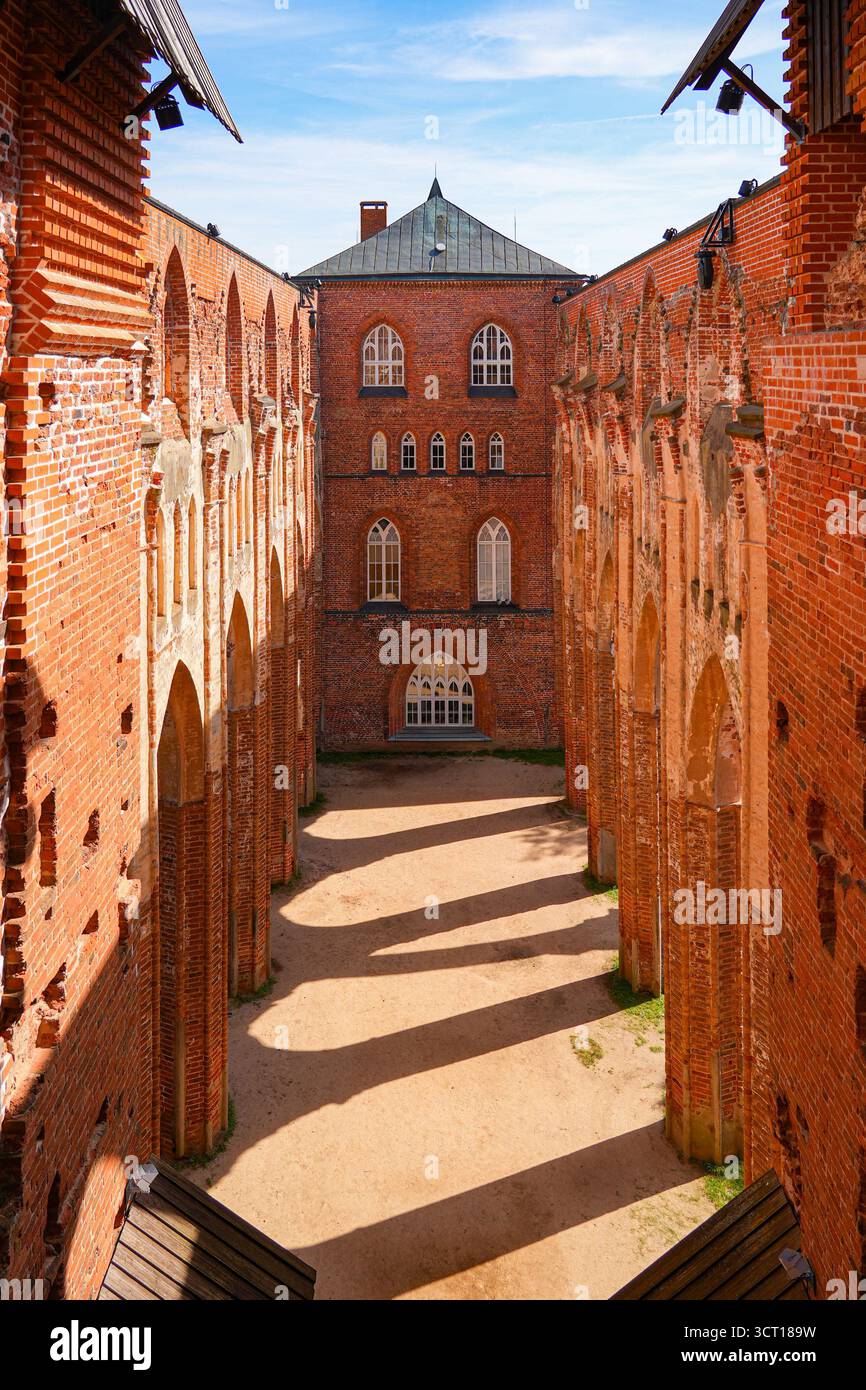 Kirchenschiff der Kathedrale von Tartu, auch bekannt als Dorpat Cathedral, eine ehemalige katholische Kirche in Tartu (Dorpat), Estland Stockfoto