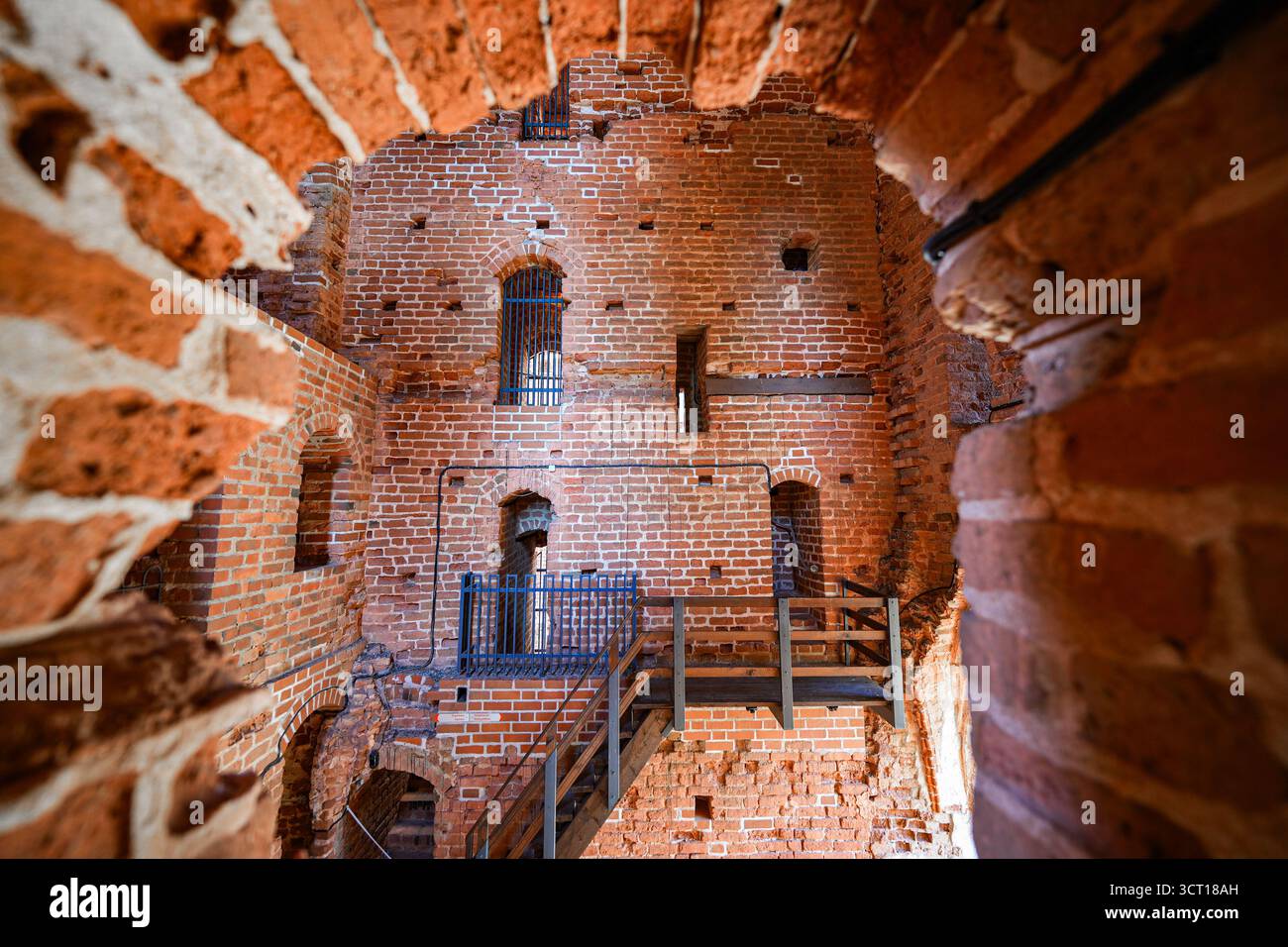 Inneres der Kathedrale von Tartu, auch bekannt als Dorpat Cathedral, einer ehemaligen katholischen Kirche in Tartu (Dorpat), Estland Stockfoto