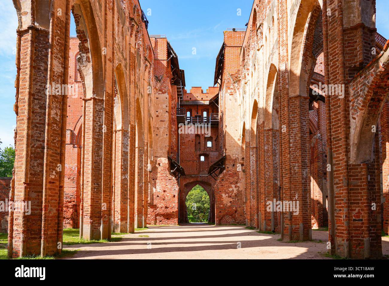 Kirchenschiff der Kathedrale von Tartu, auch bekannt als Dorpat Cathedral, eine ehemalige katholische Kirche in Tartu (Dorpat), Estland Stockfoto