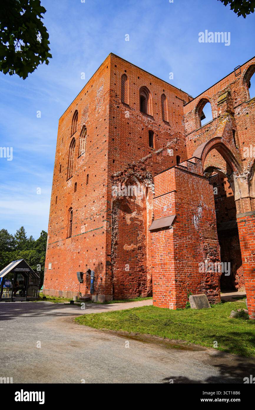 Ruinen der Kathedrale von Tartu, auch bekannt als Kathedrale von Dorpat, einer ehemaligen katholischen Kirche in Tartu (Dorpat), Estland Stockfoto