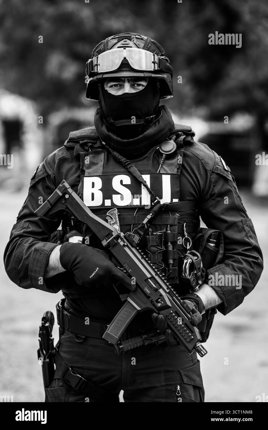 Ochiuri, Rumänien - 25. September 2025: Rumänische Aufstandspolizisten (BSIJ) während einer Übung in einer internationalen Übung für Sicherheitskräfte in Europa. Stockfoto