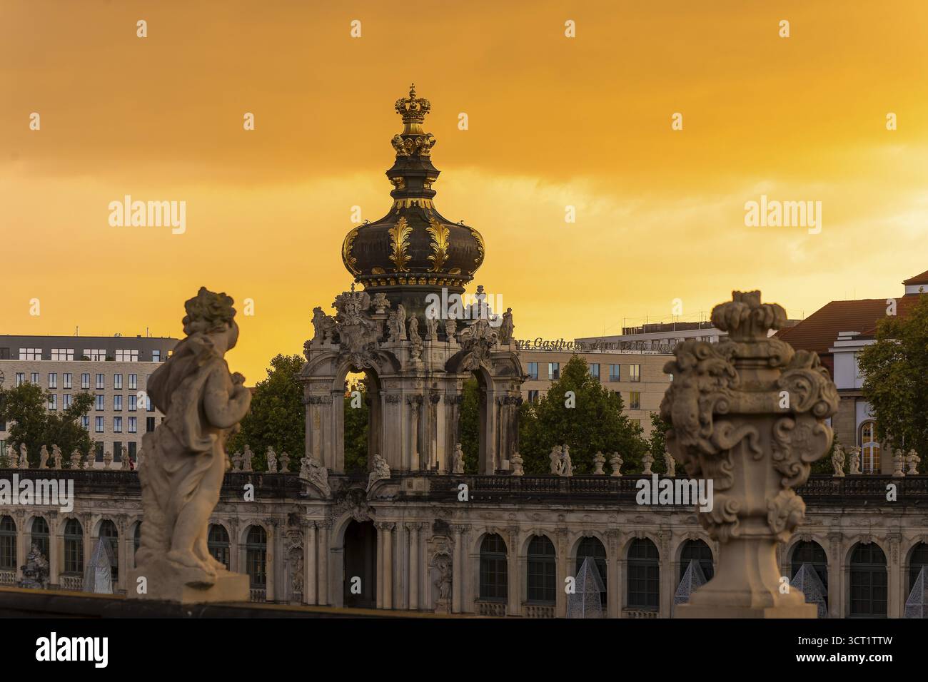 Abendhimmel im Zwinger am Kronentor, Dresden, Sachsen, Deutschland Stockfoto