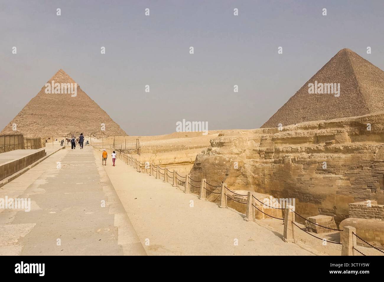 Museum von Gizeh, Ägypten - 27. August 2017: Pyramiden von Gizeh. Pyramiden von Ägypten. Das siebte Wunder der Welt. Alten Megalithen Stockfoto