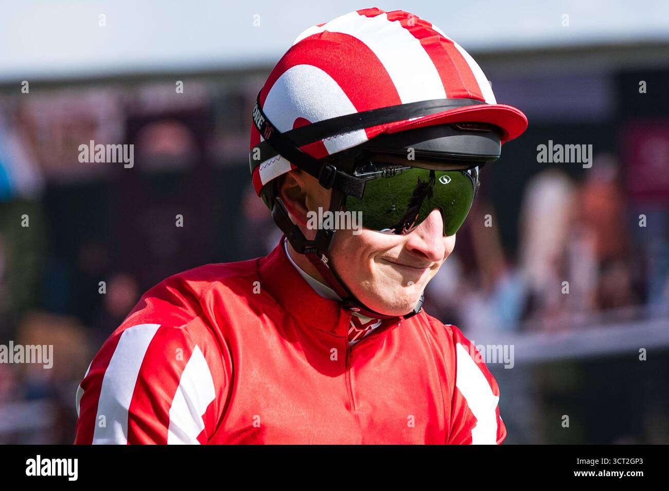 Paris, Frankreich. Samstag, 4. Oktober 2025. Caballo de Mar und Tom Marquand gewinnen den Qatar Prix du Cadran ( Gruppe 1 ) für Trainer George Scott und Besitzer siegreich für immer. Credit JTW equine Images / Alamy Live News Stockfoto
