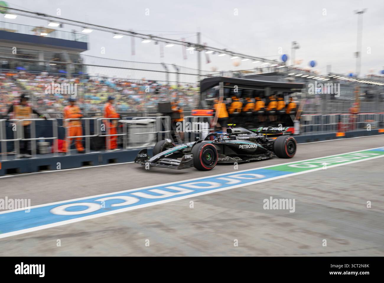 Singapur. Oktober 2025. Mercedes' italienischer Fahrer Kimi Antonelli fährt während des dritten Trainings des Formel 1 Grand Prix 2025 in Singapur am 4. Oktober 2025. Quelle: Dann Chih Wey/Xinhua/Alamy Live News Stockfoto