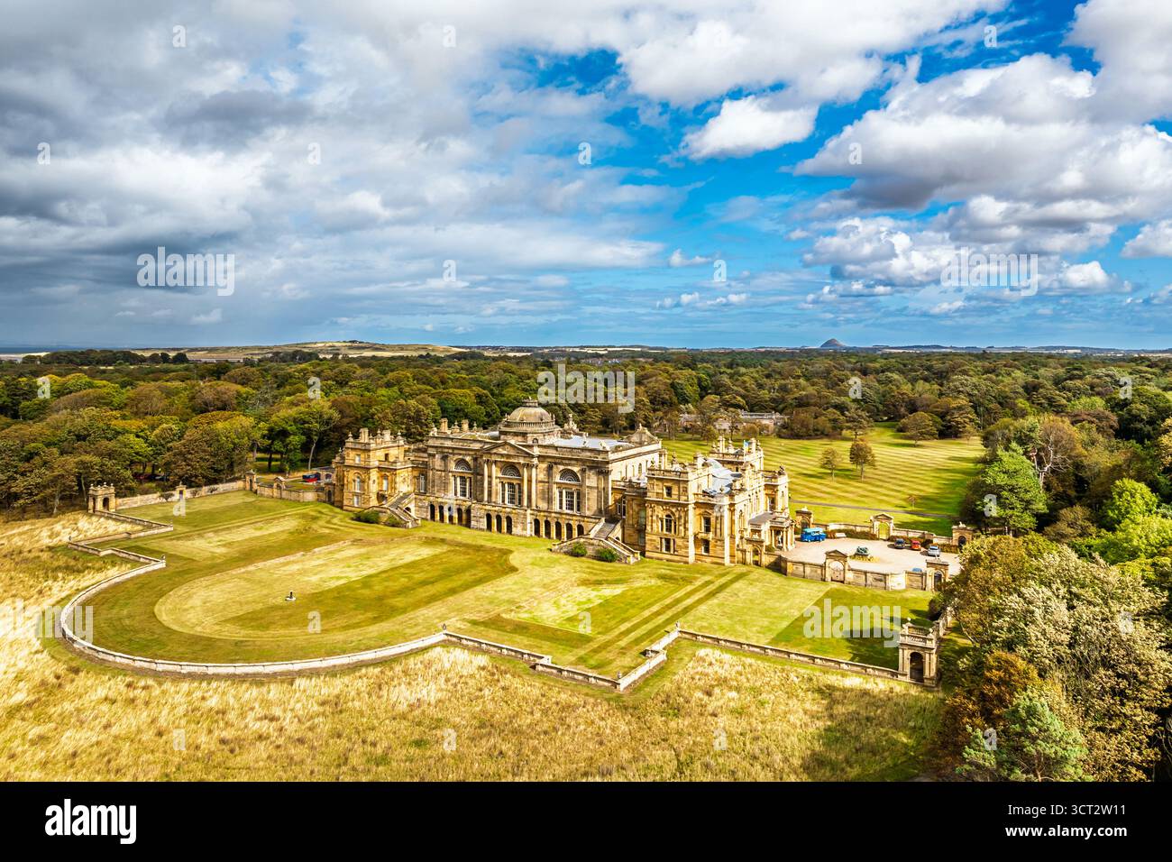 Blick auf das Gosford House von einer Drohne aus, Longniddry, East Lothian, Schottland, Großbritannien Stockfoto
