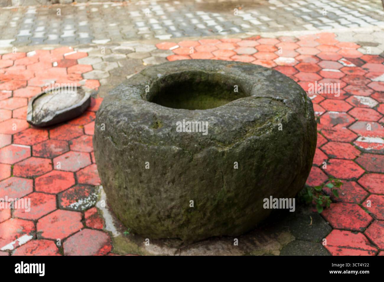 Schuss des alten, alten Steinschleifers Stockfoto