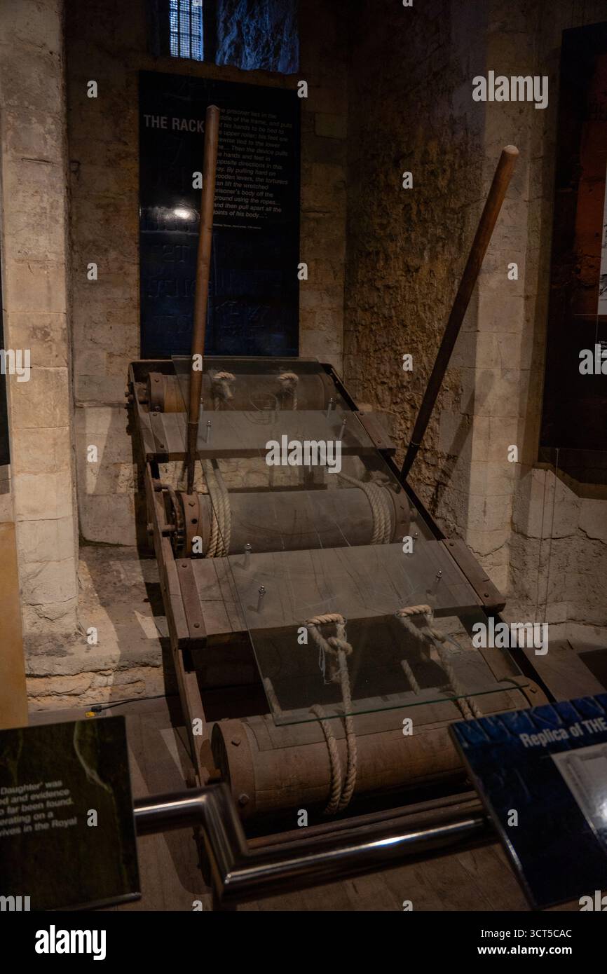 Mittelalterliche Folterständer-Ausstellung im Tower of London, England Stockfoto