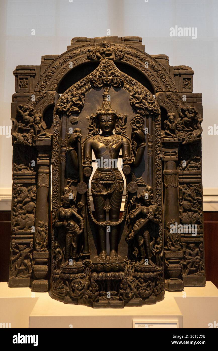 Goldene Statue der hinduistischen Göttin Durga im Museum Stockfoto