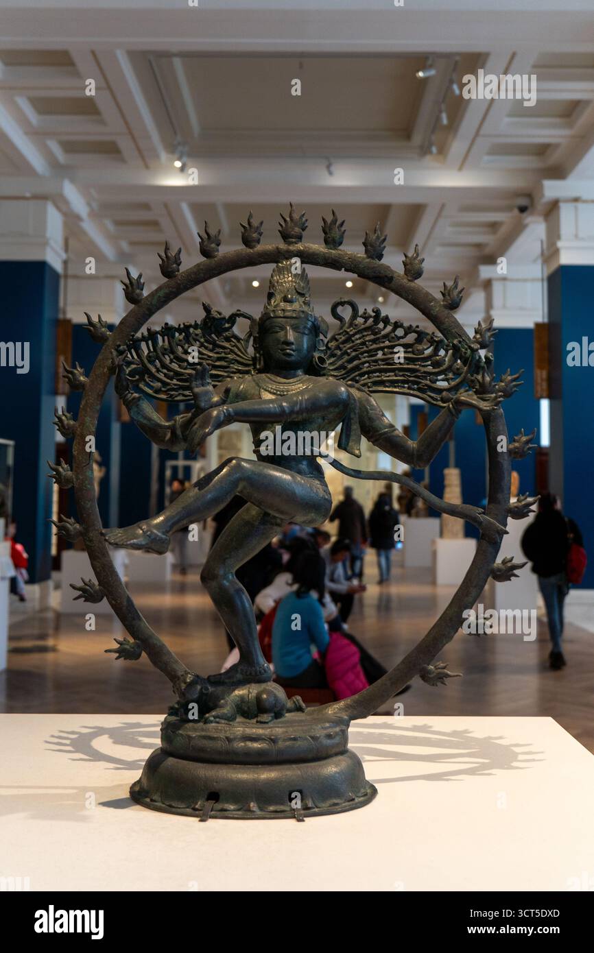 Goldene Statue der hinduistischen Göttin Durga im Museum Stockfoto