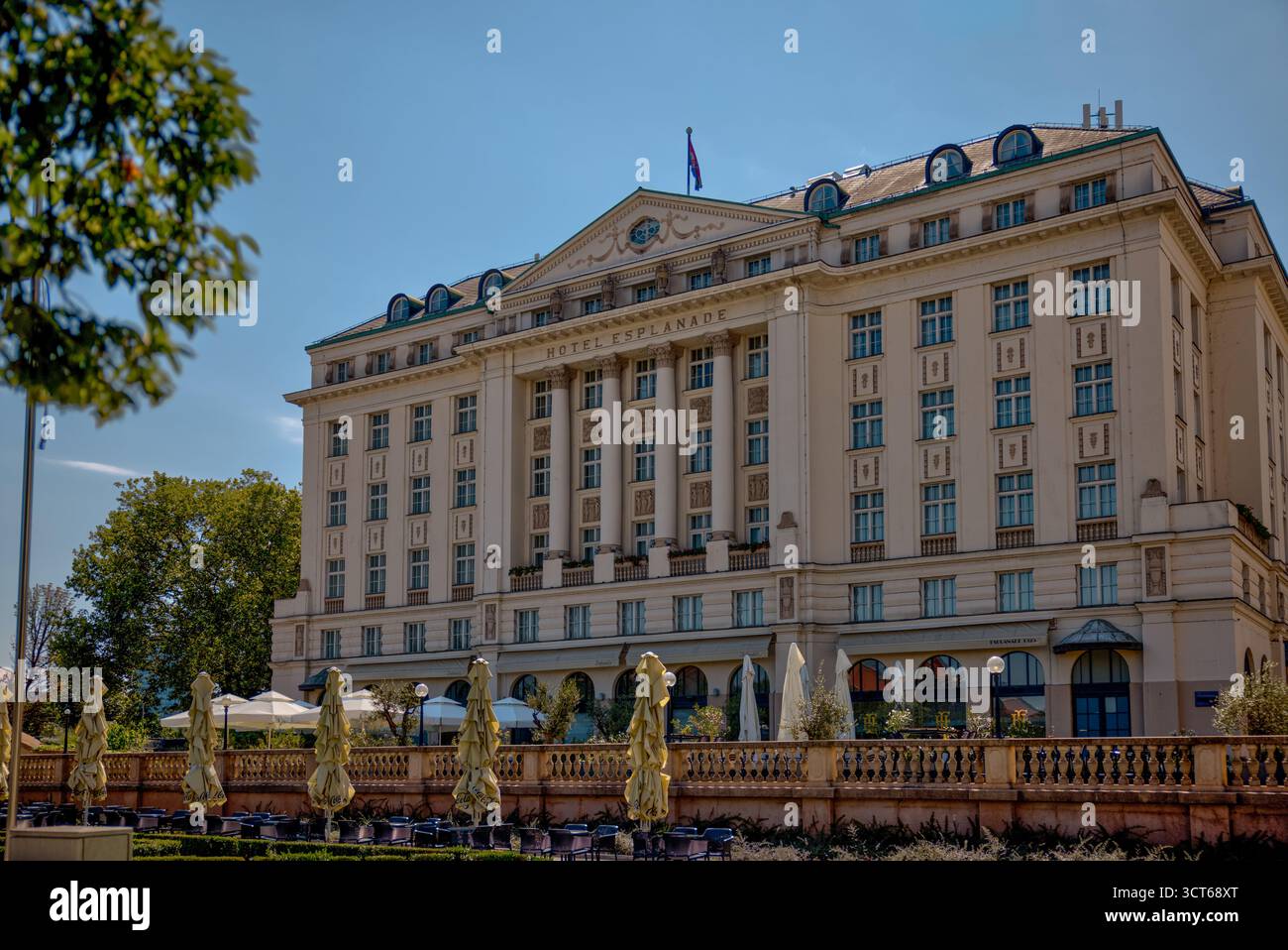 Das elegante Äußere des Esplanade Zagreb Hotel, ein ikonisches fünf-Sterne-Luxushotel, das ursprünglich 1925 für Passagiere des Orient Express erbaut wurde. Stockfoto