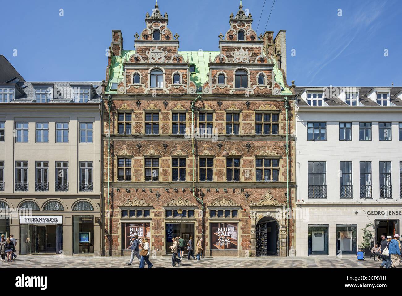 Prächtiges Renaissancebau im Stadtzentrum, beeindruckende Fassade, Porzellangeschäft Royal Copenhagen, Kopenhagen, Dänemark Stockfoto