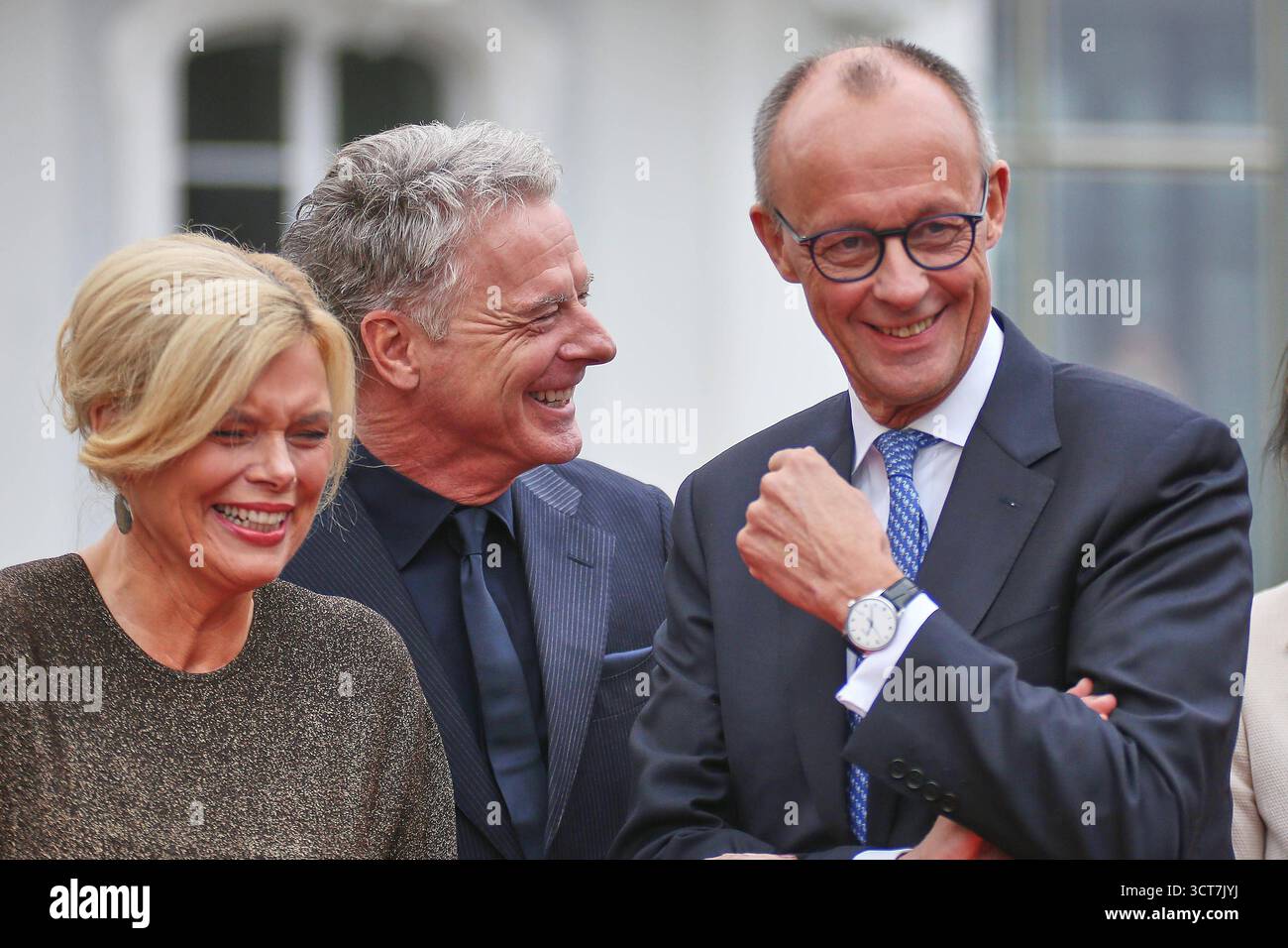 Saarbrücken, Saarland, Deutschland, 03.10.2025: Ludwigskirche: Festakt Tag der deutschen Einheit: Julia Klöckner und Jörg Pilawa bei ihrem ersten gemeinsamen öffentlichen Auftritt, hier beim Scherzen mit Bundeskanzler Friedrich Merz CDU *** Saarbrücken, Saarland, Deutschland, 03 10 2025 Ludwigskirche Festakt Tag der Deutschen Einheit Julia Klöckner und Jörg Pilawa bei ihrem ersten öffentlichen Auftritt zusammen, hier beim ersten öffentlichen Auftritt, hier beim Scherzen mit Bundeskanzler Friedrich Merz CDU, hier, hier, hier beim Bundeskanzler Friedrich Merz CDU: CDU 86268: CDU Stockfoto