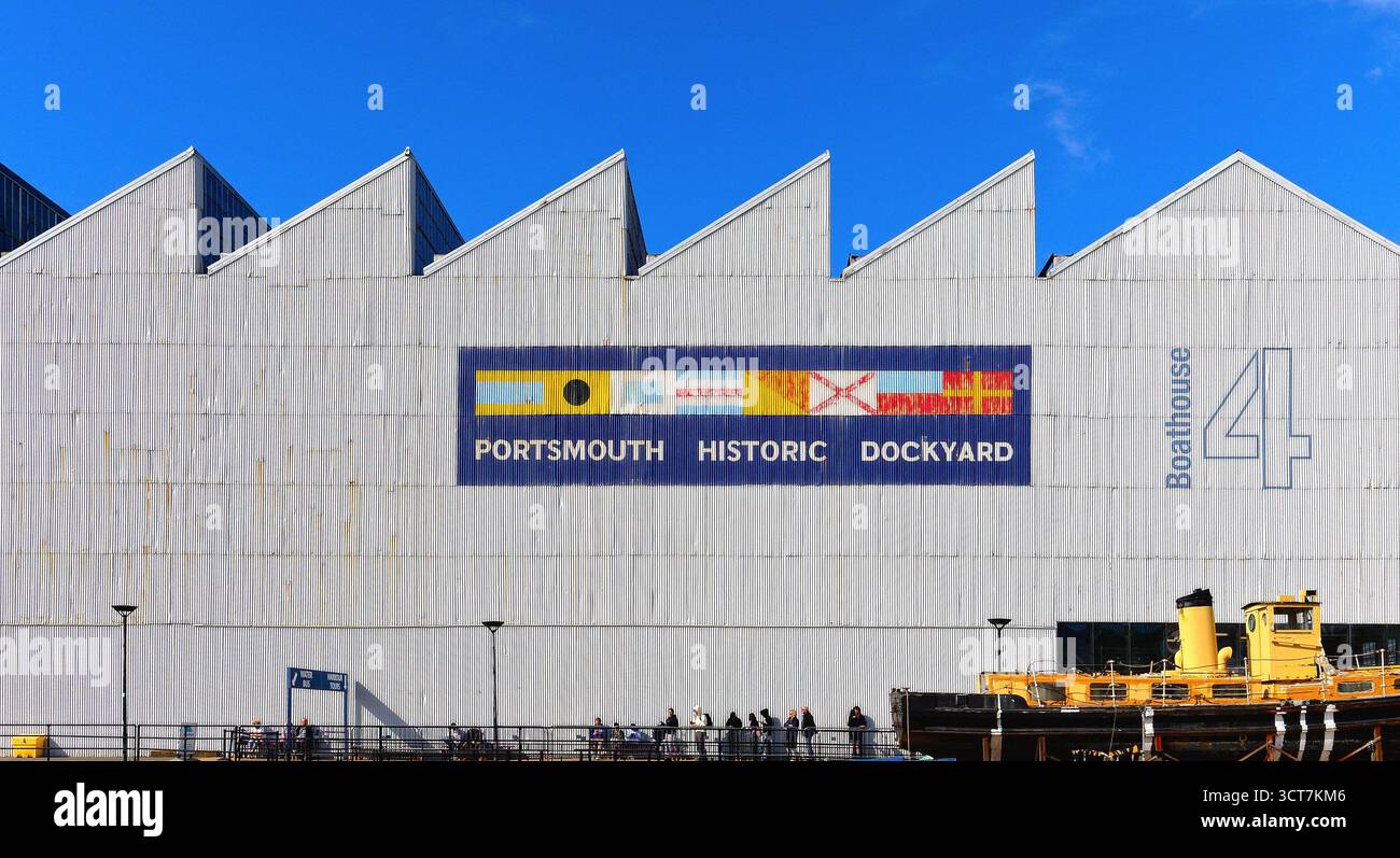 Außenansicht des Boathouse 4 in Portsmouth Historic Dockyard Hampshire England Großbritannien Stockfoto