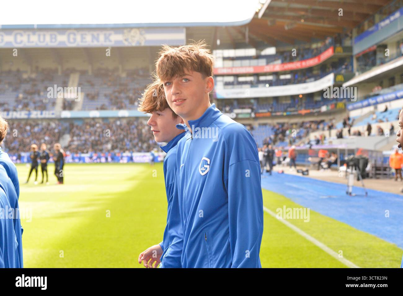 Genk, Belgien. Oktober 2025. Jugendspieler von KRC Genk, vor einem Fußballspiel zwischen KRC Genk und FCV Dender EH, am Sonntag, den 5. Oktober 2025 in Genk, einem Spiel des 10. Tages der ersten Liga der Jupiler Pro League 2025-2026 der belgischen Meisterschaft. BELGA FOTO JILL DELSAUX Credit: Belga News Agency/Alamy Live News Stockfoto