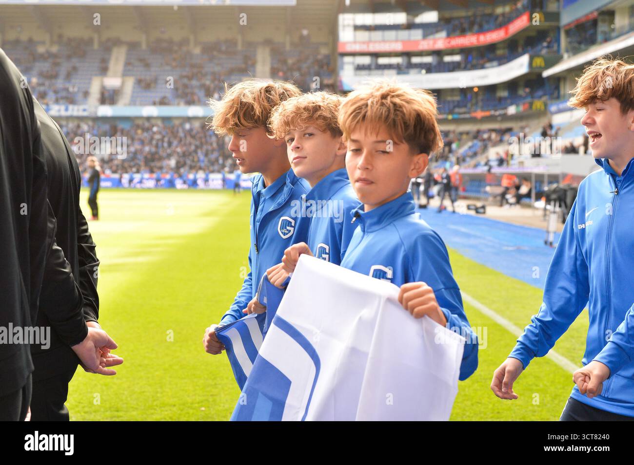 Genk, Belgien. Oktober 2025. Jugendspieler von KRC Genk, vor einem Fußballspiel zwischen KRC Genk und FCV Dender EH, am Sonntag, den 5. Oktober 2025 in Genk, einem Spiel des 10. Tages der ersten Liga der Jupiler Pro League 2025-2026 der belgischen Meisterschaft. BELGA FOTO JILL DELSAUX Credit: Belga News Agency/Alamy Live News Stockfoto