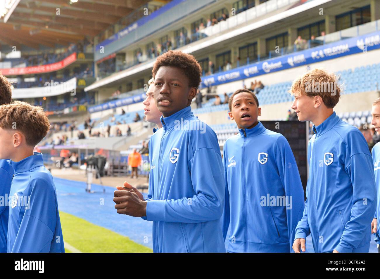 Genk, Belgien. Oktober 2025. Jugendspieler von KRC Genk, vor einem Fußballspiel zwischen KRC Genk und FCV Dender EH, am Sonntag, den 5. Oktober 2025 in Genk, einem Spiel des 10. Tages der ersten Liga der Jupiler Pro League 2025-2026 der belgischen Meisterschaft. BELGA FOTO JILL DELSAUX Credit: Belga News Agency/Alamy Live News Stockfoto