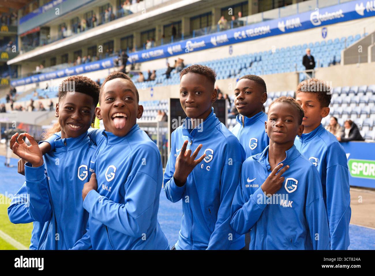 Genk, Belgien. Oktober 2025. Jugendspieler von KRC Genk, vor einem Fußballspiel zwischen KRC Genk und FCV Dender EH, am Sonntag, den 5. Oktober 2025 in Genk, einem Spiel des 10. Tages der ersten Liga der Jupiler Pro League 2025-2026 der belgischen Meisterschaft. BELGA FOTO JILL DELSAUX Credit: Belga News Agency/Alamy Live News Stockfoto