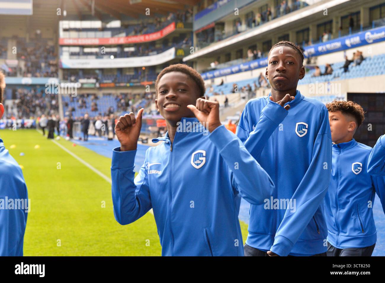 Genk, Belgien. Oktober 2025. Jugendspieler von KRC Genk, vor einem Fußballspiel zwischen KRC Genk und FCV Dender EH, am Sonntag, den 5. Oktober 2025 in Genk, einem Spiel des 10. Tages der ersten Liga der Jupiler Pro League 2025-2026 der belgischen Meisterschaft. BELGA FOTO JILL DELSAUX Credit: Belga News Agency/Alamy Live News Stockfoto