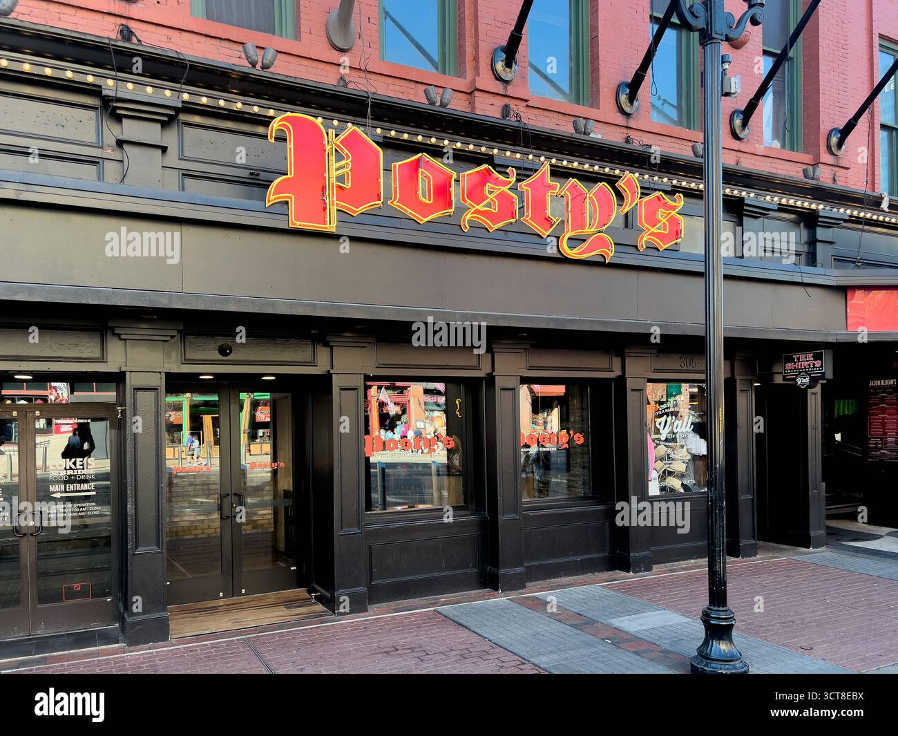 Das Posty’s Nashville ist die neueste Bar am Broadway von Post Malone. Die Bar verfügt über einen Bereich mit Live-Bühne und eine Bar und Grill mit Sportangeboten. Stockfoto