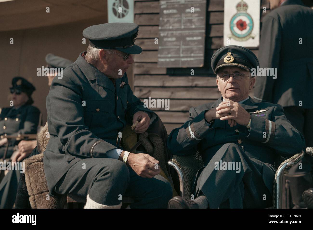 RAF-Veteranen in Uniform bei der Duxford Airshow-Gedenkveranstaltung Stockfoto