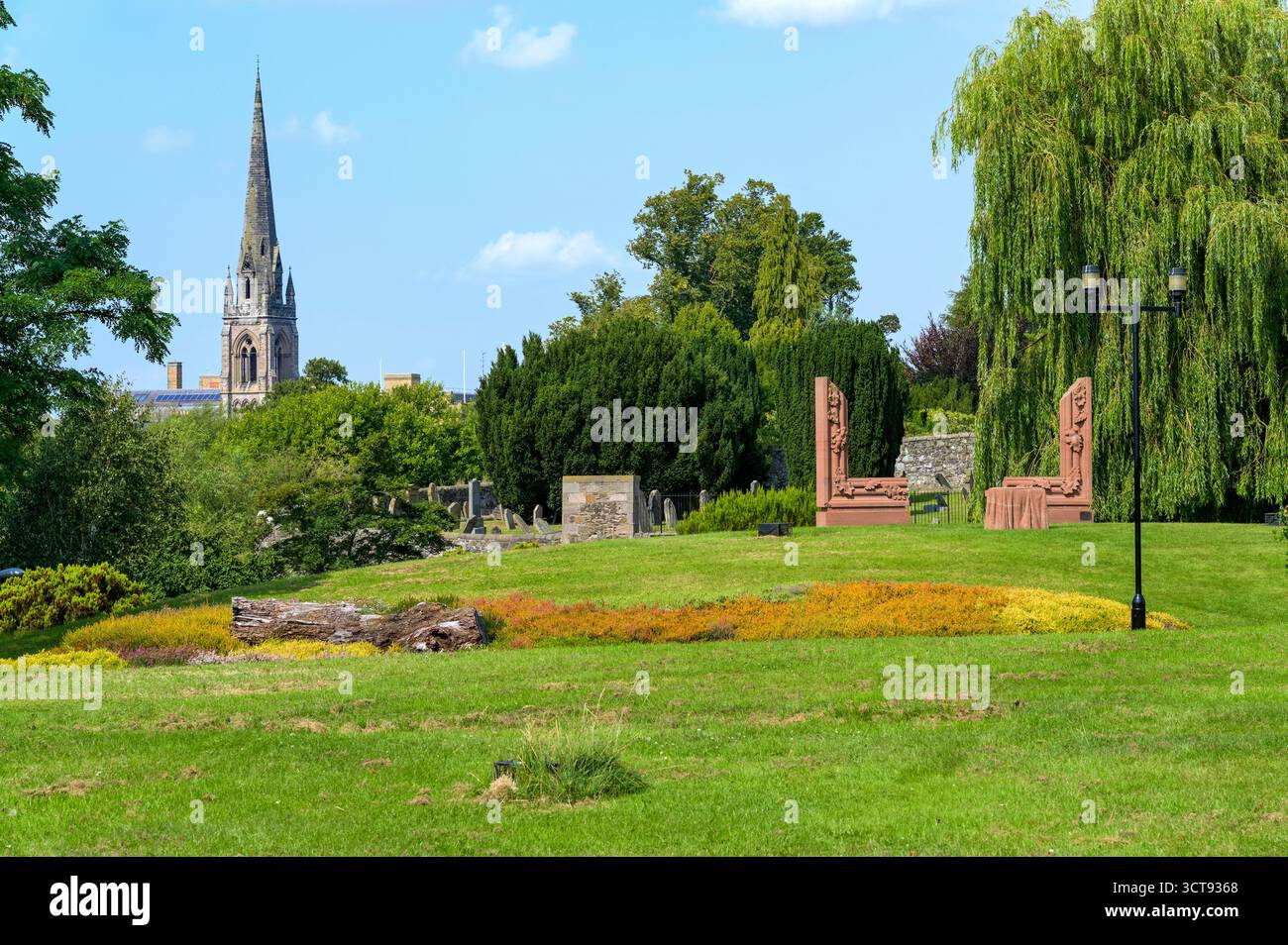 Blick vom Millais Aussichtspunkt in Bellwood Park mit Blick auf den Turm der St. Mathew's Church, Perth, Perth und Kinross, Schottland, Großbritannien Stockfoto