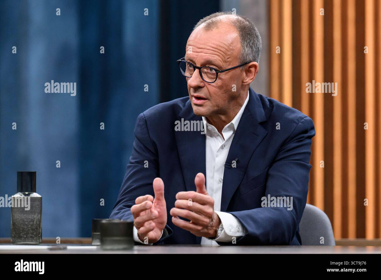 Caren Ruck im Bild v.l.: Bundeskanzler Friedrich Merz, GER, Berlin, Studio, zu ...