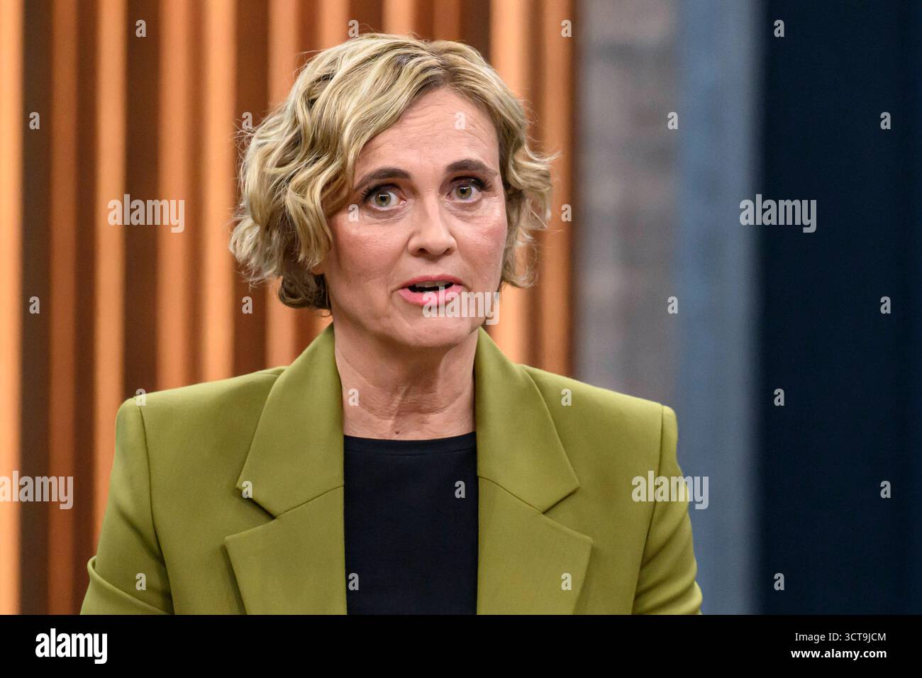 Caren Ruck im Bild v.l.: Caren Miosga, redet, spricht, DE, Berlin, Studio, zu Gast ...
