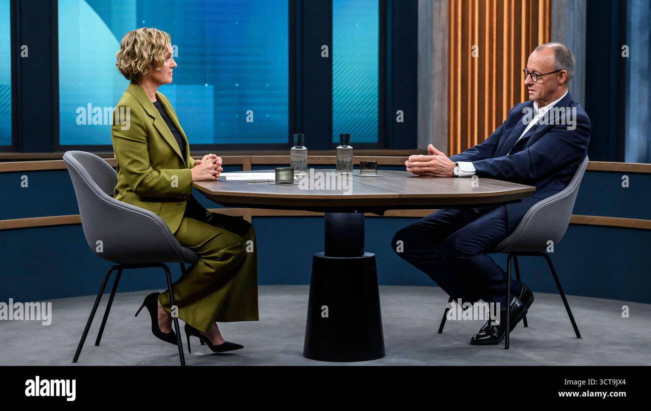 Caren Ruck im Bild v.l.: im gespraech - Caren Miosga, Bundeskanzler Friedrich Merz ...