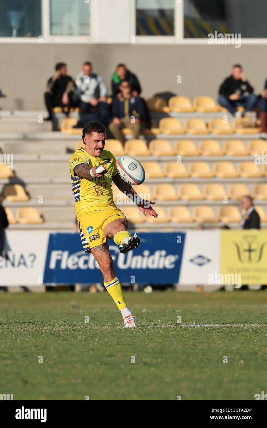 Parma, Italien. Oktober 2025. 10.05.2025, Parma, Stadio Lanfranchi, United Rugby Championship 25/26 Runde 2: Zebre Parma - Lions, Giacomo da Re (ITA - Zebre's Fly-Half #10) Credit: Just Pictures GmbH/Alamy Live News Stockfoto