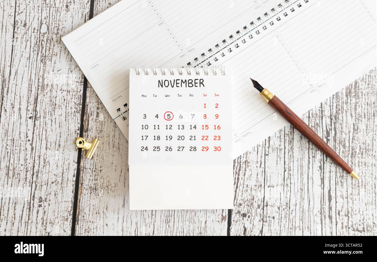 05. November Text mit Tafel Hintergrund für Kalender. Und November ist der elfte und vorletzte Monat des Jahres Stockfoto
