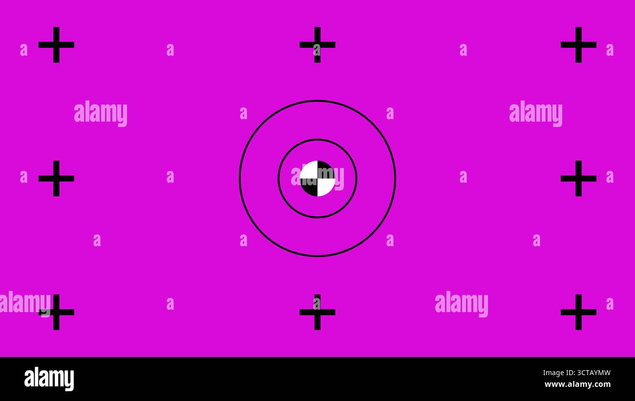 Chroma-Schlüsselhintergrund mit schwarzen Kreuzmarkierungen und konzentrischem Kreis um den zentralen Marker, verwendet für eine präzise VFX-Bewegungsverfolgung in Film- und Videoaufnahmen Stockfoto