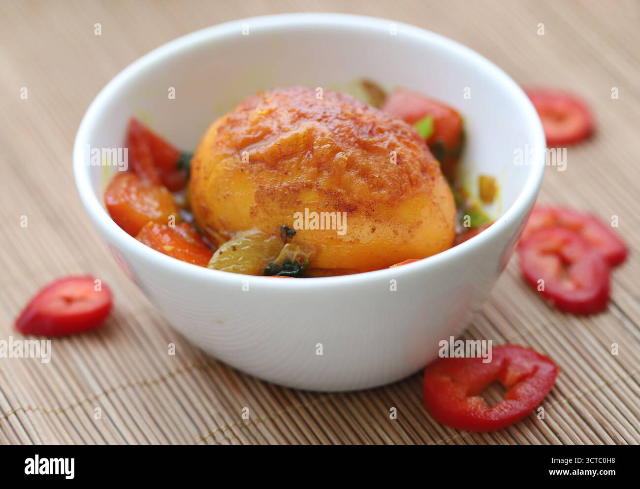 Einfaches Eiercurry in einer Schüssel Stockfoto