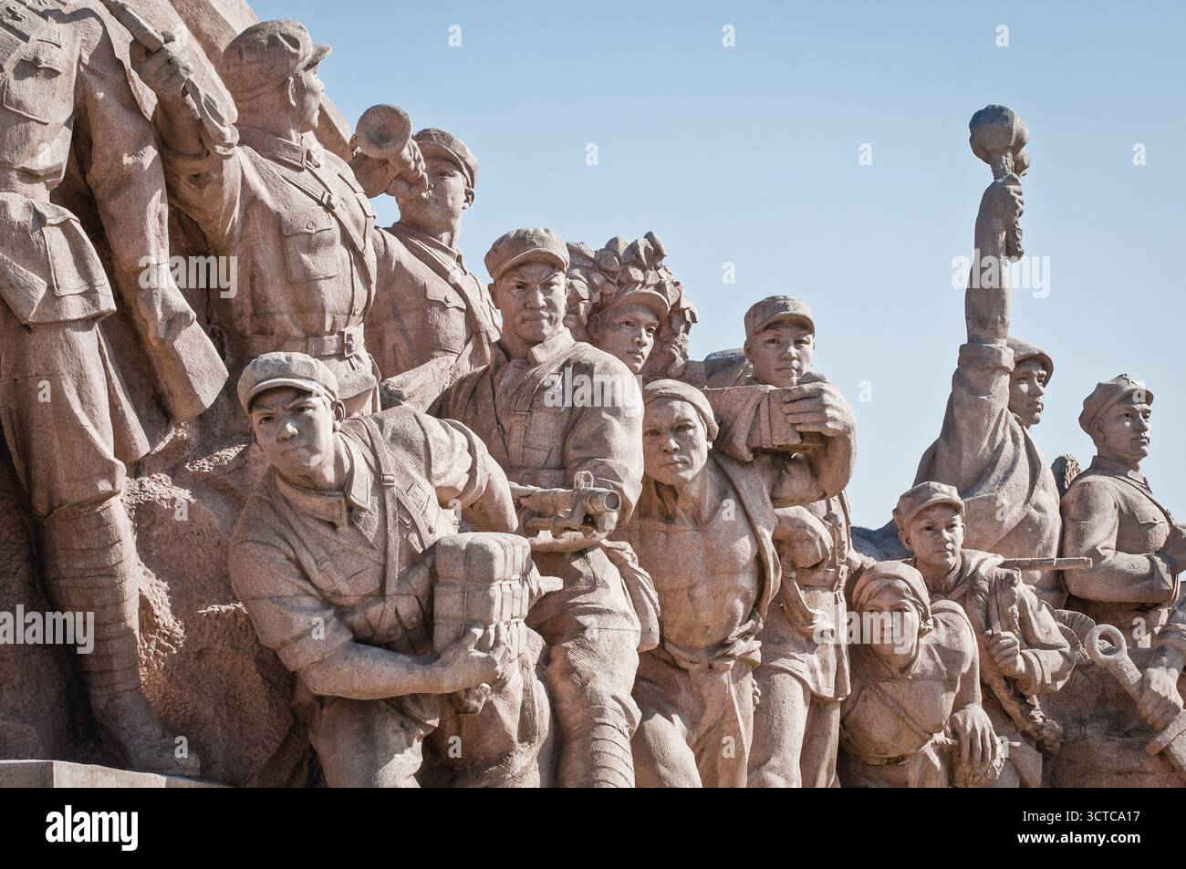Details zum Denkmal vor Maos Mausoleum auf dem Platz des Himmlischen Friedens in Peking, China Stockfoto