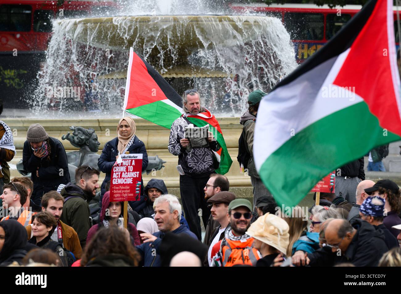 Die Demonstranten bei der Demonstration "Lift the Ban" demonstrieren gegen das Verbot der Gruppe "Palestine Action". Die Palästinensische Aktion wurde verboten Stockfoto