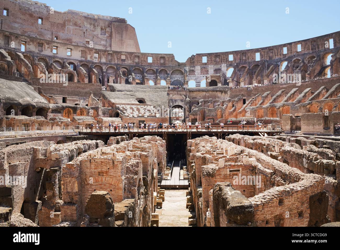 Arena im Stockwerk des Kolosseums in Rom, Italien Stockfoto