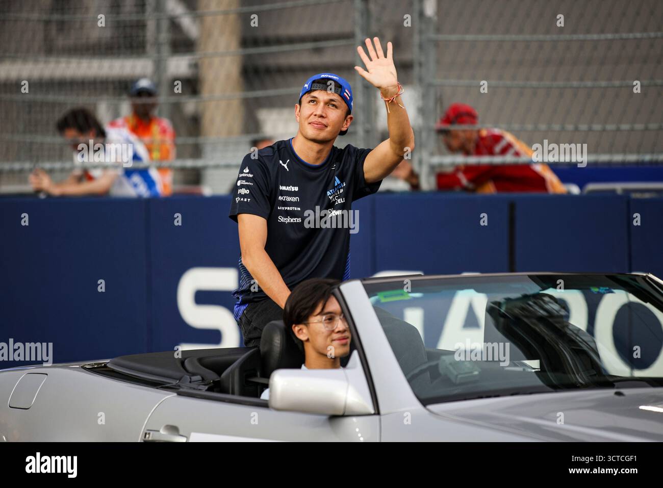 Singapur, Singapur. Oktober 2025. #23 Alexander Albon (THA, Atlassian Williams Racing), Formel 1 Grand Prix von Singapur auf dem Marina Bay Street Circuit am 5. Oktober 2025 in Singapur. (Foto von HOCH ZWEI) Credit: dpa/Alamy Live News Stockfoto