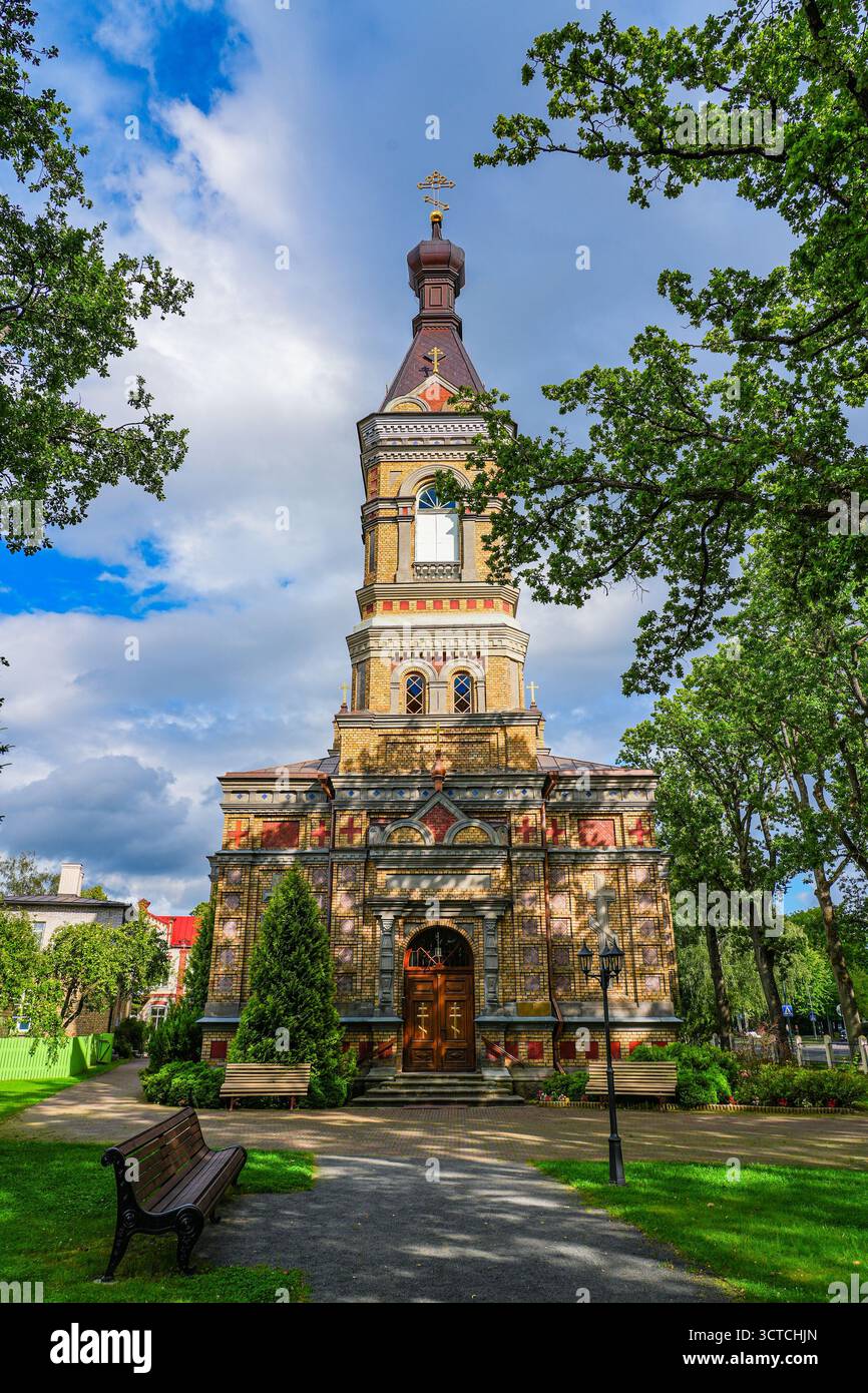 Die Kathedrale von Pärnu in Estland ist ein historisches religiöses Gebäude der estnischen Apostolischen Orthodoxen Kirche im altrussischen Stil Stockfoto