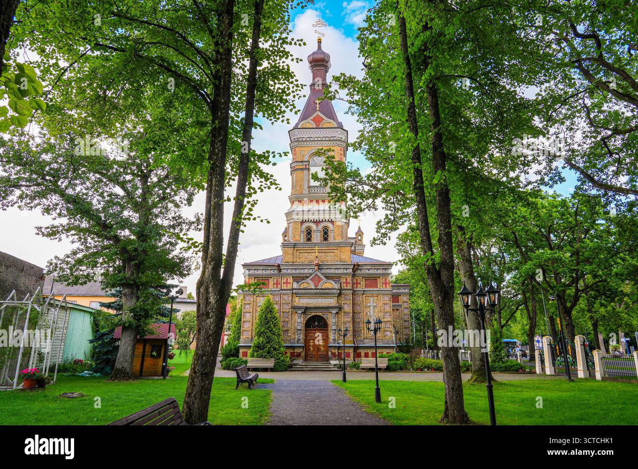 Die Kathedrale von Pärnu in Estland ist ein historisches religiöses Gebäude der estnischen Apostolischen Orthodoxen Kirche im altrussischen Stil Stockfoto